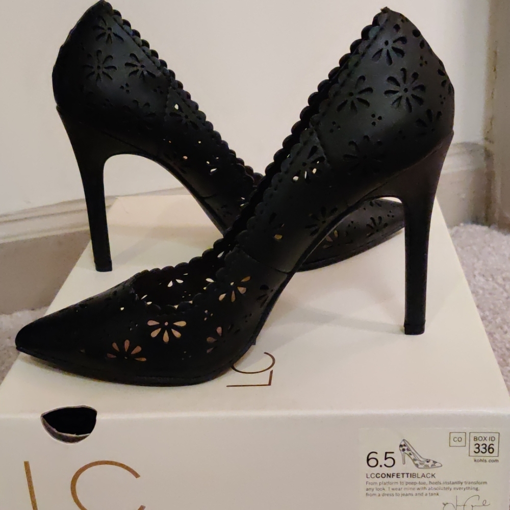 Black Lauren Conrad Flower Cut High Heels NWT 6.5